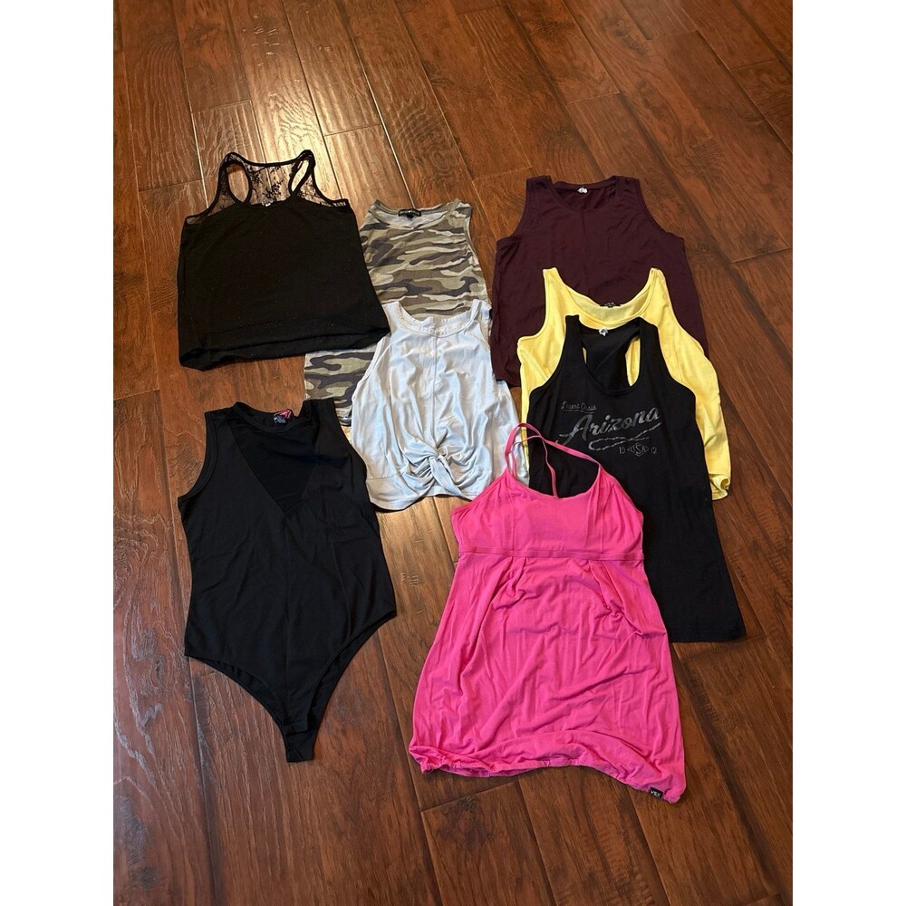 15-Piece Women’s Size M Clothing Bundle – Tops, Blouses & Activewear - Picture 4 of 5